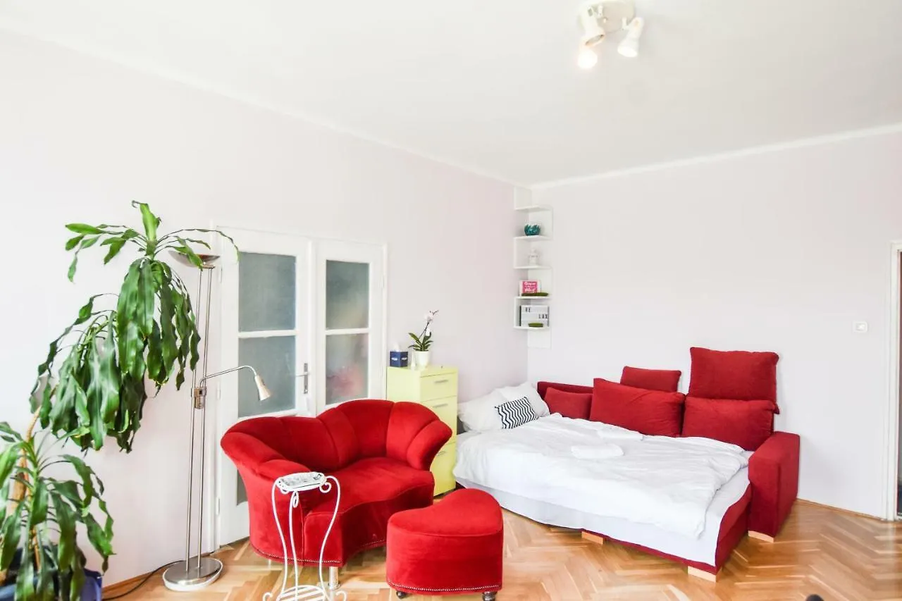 Girly Retro Flat On Romantic Boho Buda Hotel Budapest